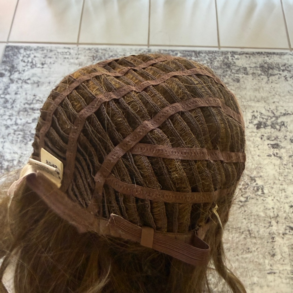 NWT Amelia Synthetic Wig Medium Golden Brown Shoulder Length Average Cap Natural - Picture 11 of 12